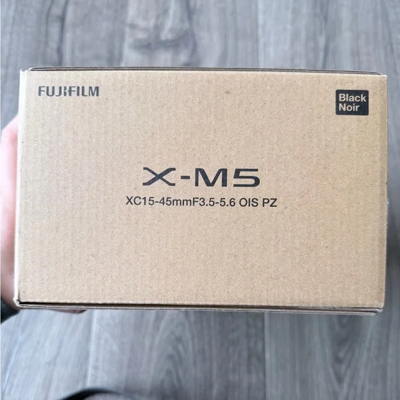 Fujifilm X-M5 Camera like new condition with camera case - Picture 6 of 9